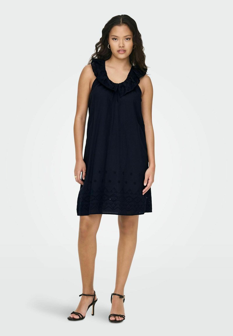 Robe sans manches navy avec un col froncé et un ourlet brodé. Présente une coupe décontractée et un tissu léger pour le confort.