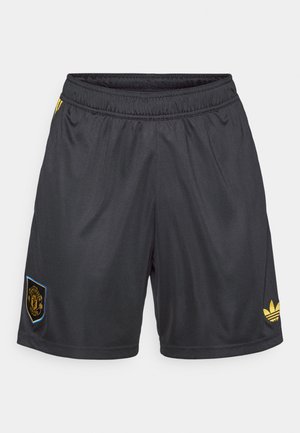 Juodos sportinės šortai, pagaminti iš lengvo audinio, su elastine juosta, auksiniais akcentais ir klubo logotipu kairėje pusėje.