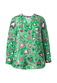 Langarmshirt aus leichtem Material mit V-Ausschnitt, das mit einem bunten Herzmuster in Grün, Pink, Weiß und Schwarz versehen ist.