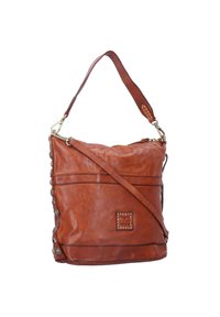 Borsa a tracolla in pelle marrone con un design morbido, caratterizzata da dettagli con borchie sui lati, una chiusura a zip e una tracolla regolabile.