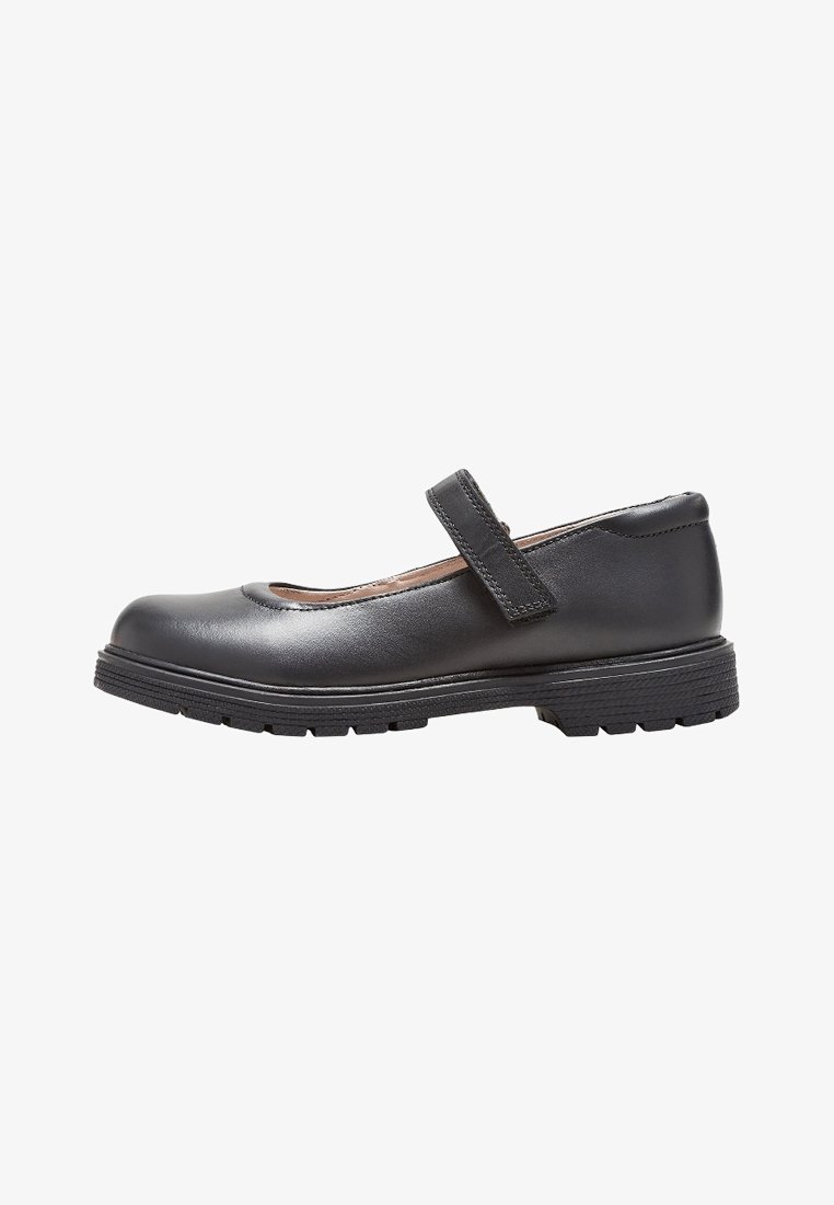 Chaussure Mary Jane en cuir noir avec bout arrondi, bride réglable à scratch et semelle épaisse crantée.