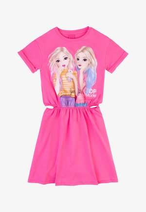 Rosa Kleid mit kurzen Ärmeln, das auf der Vorderseite eine Grafik von zwei stilisierten Figuren zeigt. Die Taille ist mit einem elastischen Band gerafft.