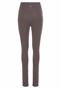 Leggings marroni a vita alta realizzati in tessuto elasticizzato, caratterizzati da una superficie liscia e da un design aderente. Elastan per un comfort aggiuntivo.