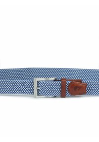 Geweven riem in een blauw en wit visgraatpatroon, met een zilveren metalen gesp en accenten van bruin leer. Flexibel en gestructureerd materiaal.