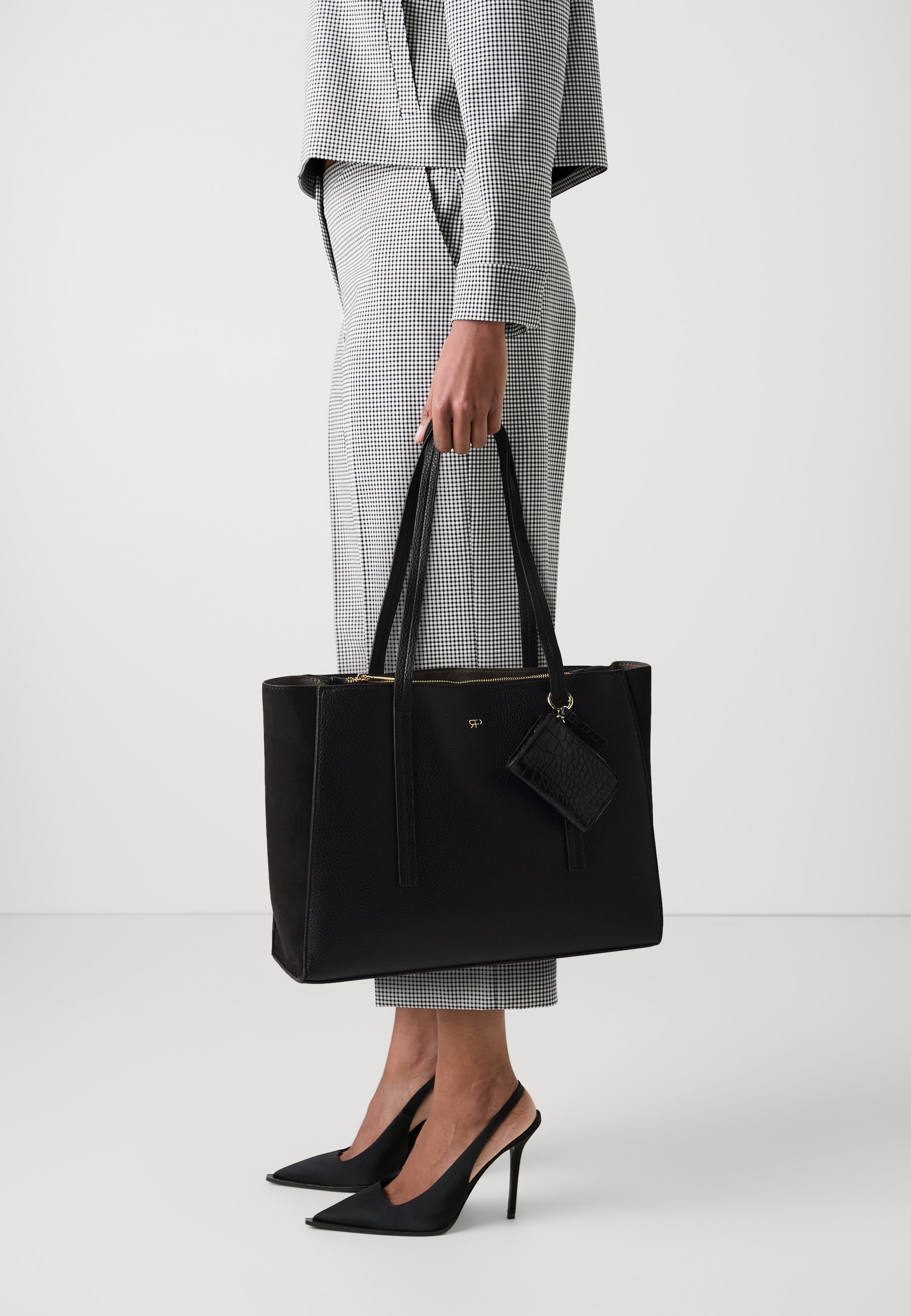 ワワ PARFOIS NEW ESSENTIALS - Geantă de pânză - black/negru - Zalando.ro