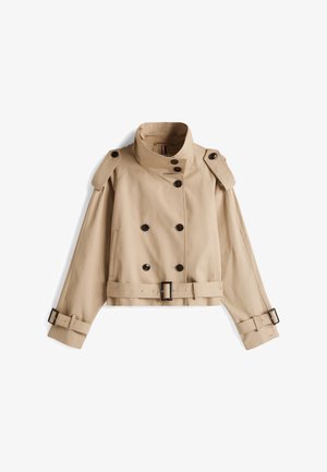 Beige cropped trenchcoat met dubbelzijdige knoopsluiting, schouderepauletten, brede manchetten en een ceintuur in de taille. Glad stoftextuur.