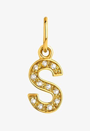 Colgante dorado en forma de "S", adornado con rhinestones claros. Presenta un acabado suave y un lazo circular para sujetar.