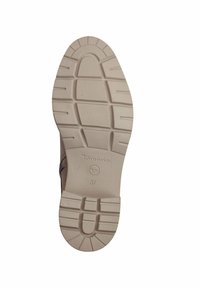 Semelle de chaussure en caoutchouc beige avec un motif de semelle texturé, présentant un embout arrondi et un logo de marque. Taille marquée comme 37.