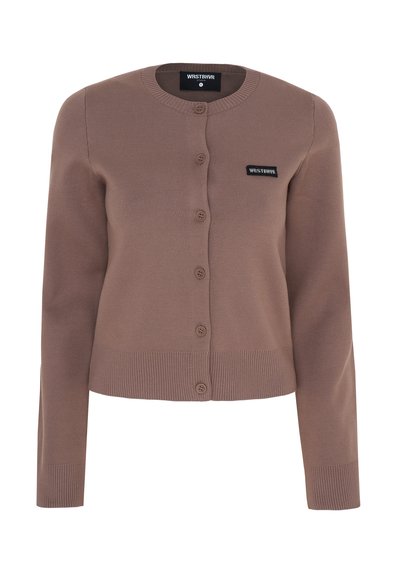Cardigan brun mauve à boutons, col rond, poignets et base côtelés, avec un petit patch logo WRSTBHVR noir sur la poitrine gauche.
