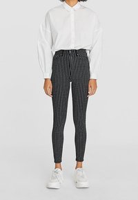 Stradivarius Pantaloni - black