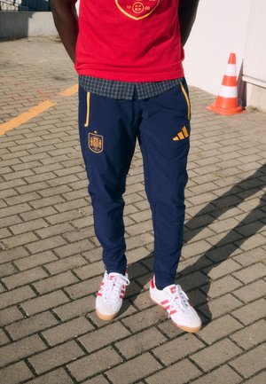 adidas Performance SPAIN FEF TIRO TRAVEL PANT - Vestuário de equipa nacional - dark blue