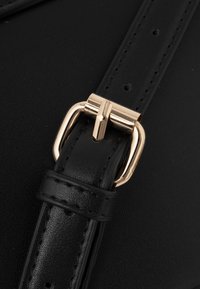 Nobo Olkalaukku - czarny