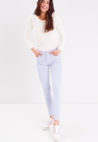 Cache Cache 5-POCKET - Vaqueros pitillo - bleu pastel