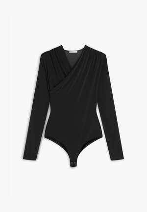 Czarny bodysuit z długim rękawem i drapowanym detalem z przodu, wykonany z miękkiego materiału, z zapięciem na snapy na dole oraz dopasowanym fasonem.