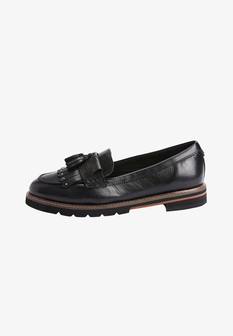 Mocassin en cuir noir à semelle plate, doté d'un pompon décoratif et d'accents métalliques. Texture lisse avec détails de coutures discrètes et bordure marron.
