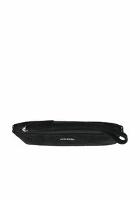 Borsa a pochette nera in suede con chiusura a zip, forma rettangolare slim e un cinturino per il polso. Presenta un piccolo dettaglio del logo metallico.