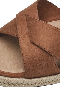 Tamaris Espadrillid - cognac