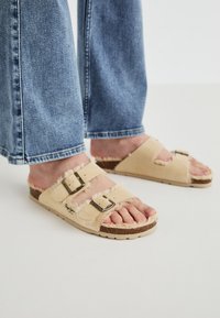 Pantoletai - fix beige