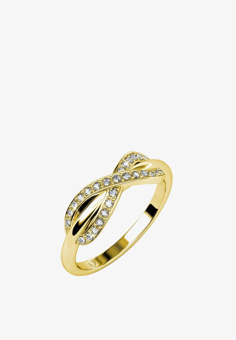 Anello d'oro con design intrecciato, caratterizzato da una fila di pietre trasparenti lungo il twist, banda liscia e lucidatura brillante.