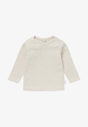 Langärmliges, hellbeiges Oberteil aus weichem Stoff, mit rundem Halsausschnitt, Knopfverschlüssen an einer Schulter und dem Text "little one" auf der Vorderseite.