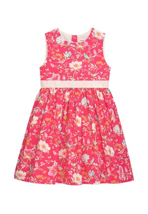 Florales Kleid mit einem leuchtend pinken Hintergrund, ärmellosem Design, weißem Taillenband und einem durchgängigen Muster aus Blumen und Vögeln.