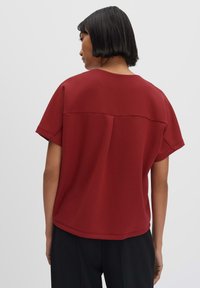 someday. BATWING FIT - Sweatshirt - ruby red