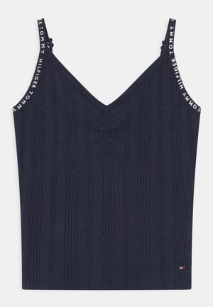 Marineblaues Tanktop mit dünnen Trägern, einem V-Ausschnitt und vertikal gerippter Struktur. Akzente durch gebrandete Schriftzüge auf den Trägern.