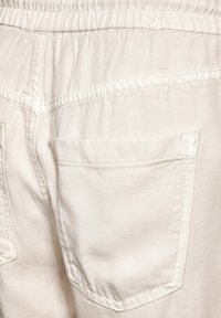 Thumbnail Image 6