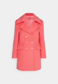 Abrigo de lana color coral con diseño de doble botonadura, grandes solapas, cuatro bolsillos frontales y detalles de botones. Textura suave, corte entallado.