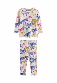 Långärmad topp och byxset med ett färgglatt rosmönster. Tillverkad av mjukt tyg med vit bakgrund och volangdetaljer i nederkant.