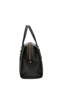 Borsa a tracolla in pelle nera con finitura testurizzata, zip e accessori dorati, manici doppi e un design slanciato.