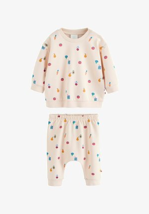 Ensemble pour enfants composé d'un sweat-shirt rose clair à motifs de fruits et légumes et d'un pantalon assorti avec taille élastique.
