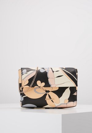 Zwarte schoudertas met beige en grijs abstract bloemenpatroon, gouden kettingriem en "MAX&Co"-logo op de voorflap.