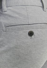 Jack & Jones JPSTMARCO JJCOOPER - Pantalones chinos - grey melange