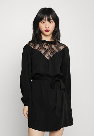VISUVITA SHORT DRESS PETITE - Denní šaty - black