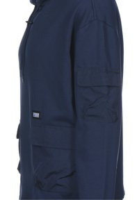 Sudadera azul marino de mezcla de algodón, con un bolsillo frontal, diseño con cremallera y bolsillos laterales adicionales para mayor utilidad.