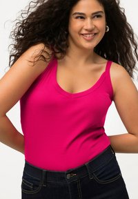 Ulla Popken SLIM ÄRMELLOS SCHMALE TRÄGER - Top - pink