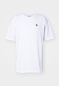 Seleccionado, white