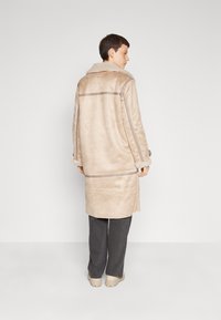 ONLY ONLYLVA BONDED COAT - Klasisks mētelis - humus