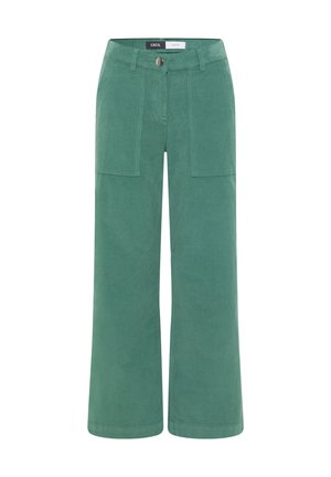 Grüne weit geschnittene Hose aus weichem Baumwollstoff mit zwei vorderen Taschen, einem Knopfverschluss und Gürtelschlaufen, mit glatter Textur und tailliertem Schnitt.