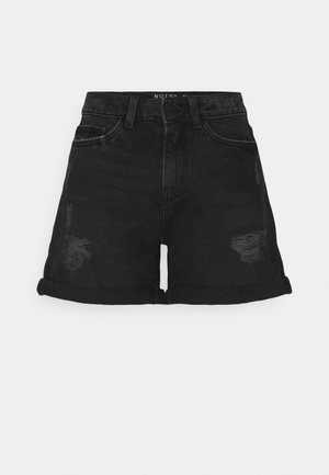 Zwarte denimshorts met opgerolde boorden, versleten plekken op de voorkant van de dijen, riemlussen en voorzakken.