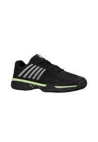 Zapatillas deportivas negras con acentos verdes, que cuentan con una parte superior texturizada y una suela de goma con un diseño de relieve para mayor tracción.