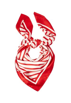 Rødt og hvidt striped silketørklæde bundet løst med to ender hævet, der viser en glat, blank tekstur på en hvid baggrund.
