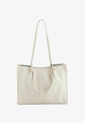 Bolso tote de cuero color crema con dos asas largas, forma rectangular y detalles en metal dorado.