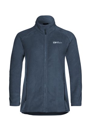 Giacca in pile di un blu navy scuro con colletto alto, chiusura a zip completa, tasche laterali e un logo sul lato sinistro del petto. Texture morbida.