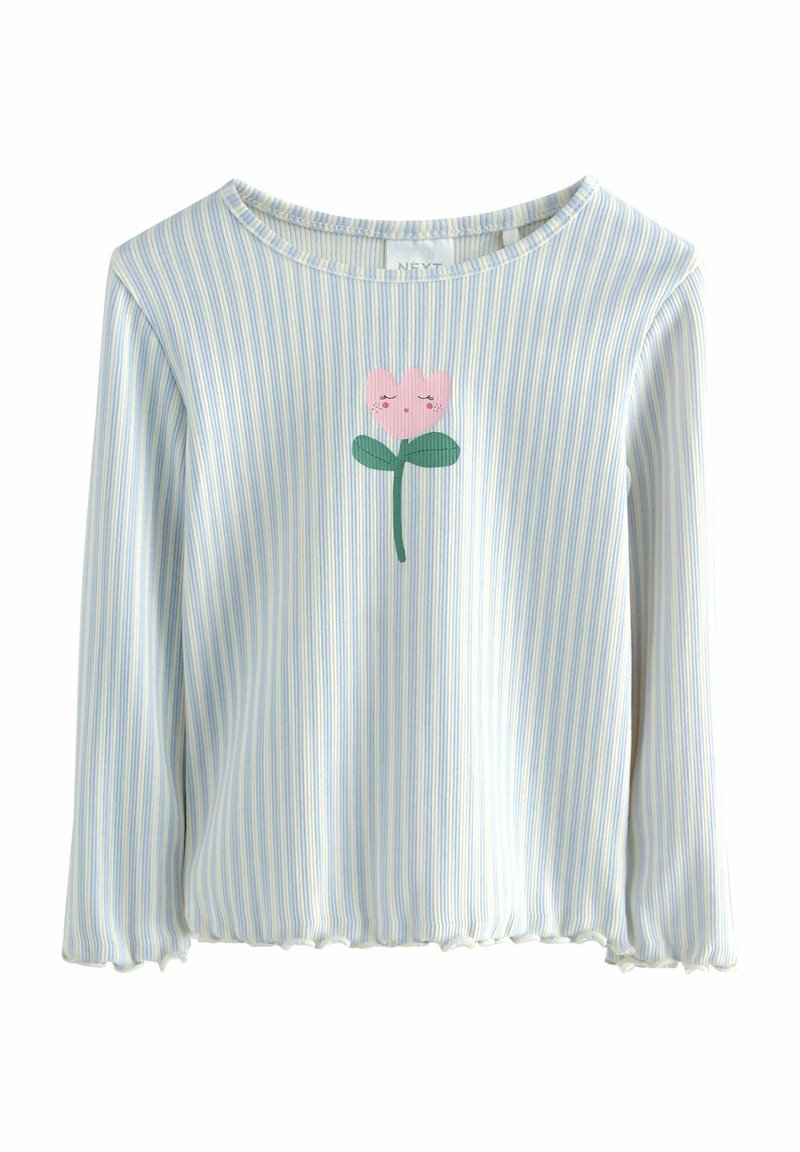 Haut à manches longues rayé bleu clair avec un col rond et un ourlet festonné, présentant une application de fleur rose et des feuilles vertes au centre.