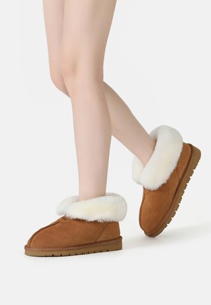 EVERAU OWL  - Slippers - chestnut
