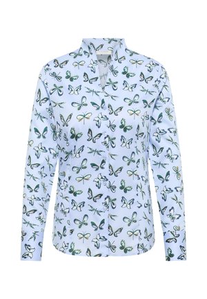 Lange mouw shirt van lichtblauwe stof versierd met een vlinderprint. Voorzien van een klassieke kraag en knoopsluiting aan de voorkant.