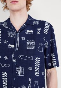 Only & Sons ONSALVIN OBJECT RESORT LINEN MIX - Camicia - navy blazer