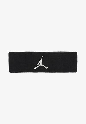 Fita de cabeça de tecido preto com um acabamento texturizado, apresentando um logo Jumpman bordado em branco no centro.
